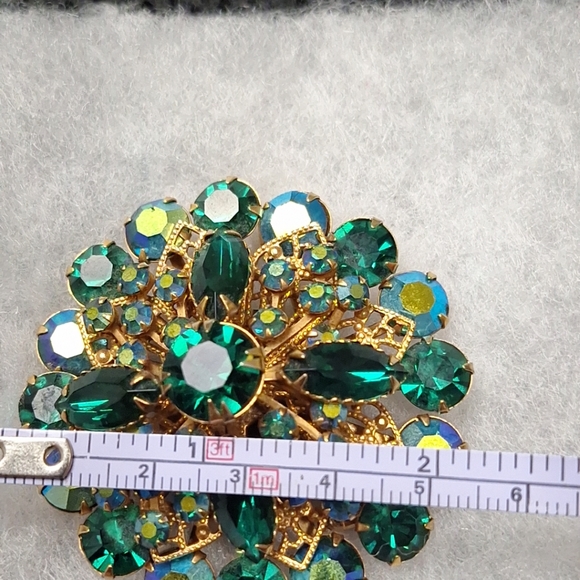 Vintage Gold Tone Filigree Emerald Green Blue AB Rhinestone Brooch 2 1/4” - Picture 4 of 5